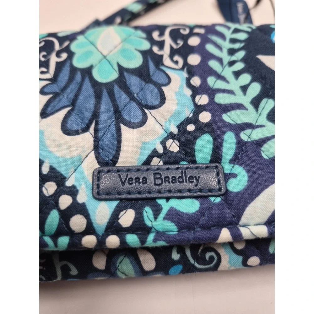 Vera Bradley Blue Island RFID Trifold Wallet Wristlet Retired New Without Tag - Picture 10 of 14